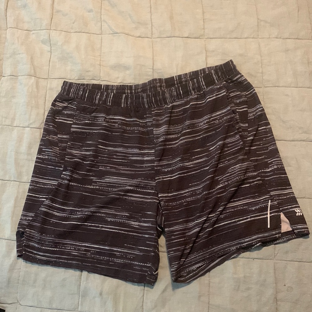 All in motion black pattern shorts - XL